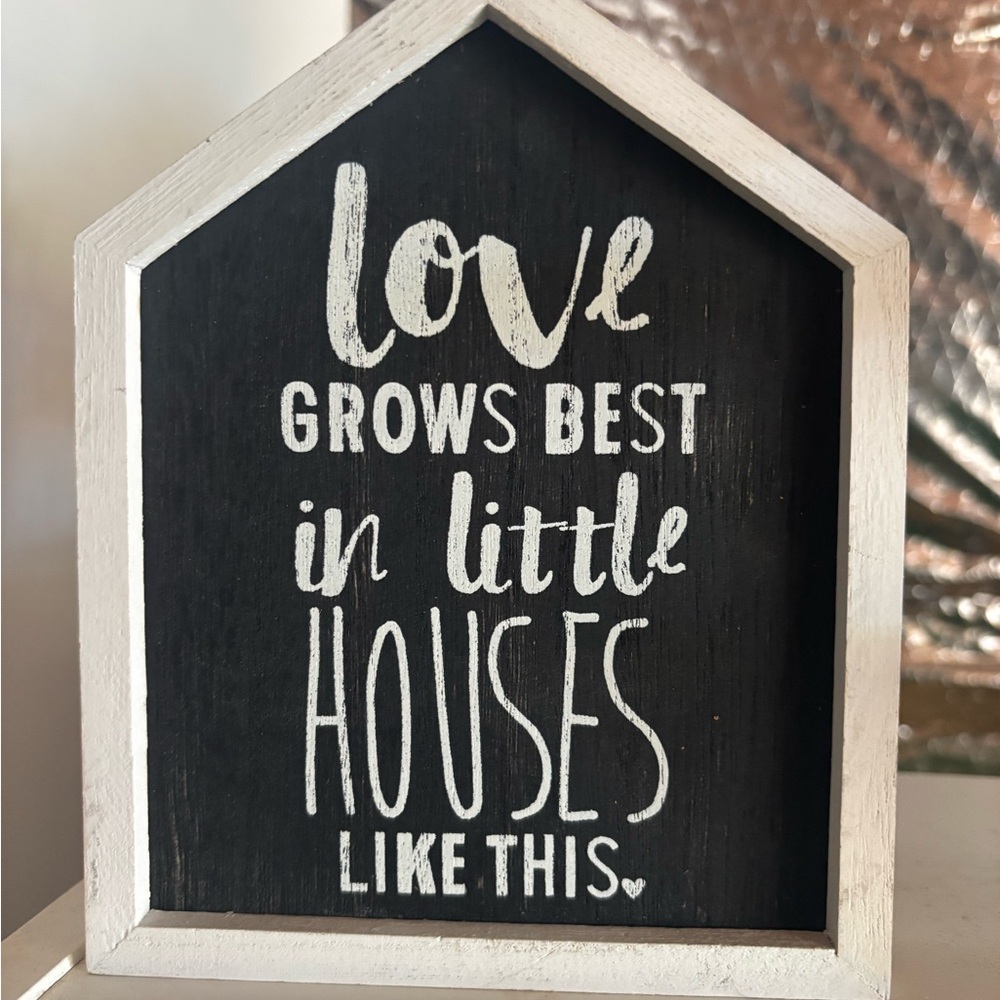 Charming Black and White House-Shaped Wall Decor